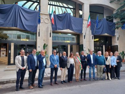 Il teatro D’Annunzio si rinnova, inaugurata la nuova iscrizione marmorea Il teatro D’Annunzio si rinnova, inaugurata la nuova iscrizione marmorea