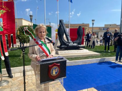 Inaugurato il Monumento ai Marinai d’Italia: simbolo di pace, memoria e unità