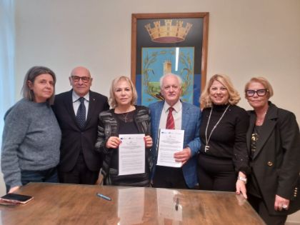 Alloggi per il “Dopo di noi” all’ex Albergo Pontino, Celentano e Tombolillo siglano gli accordi di cooperazione