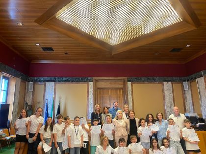Ultima seduta annuale del Consiglio delle bambine e dei bambini: inaugurata la prima bacheca di crossbooking