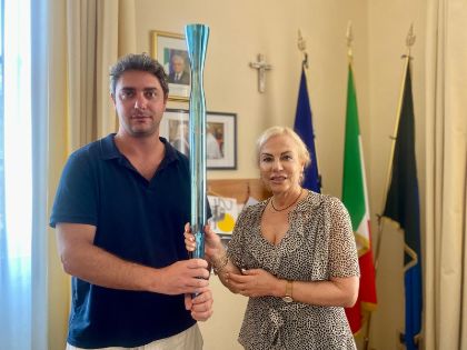 La Fondazione Milano Cortina 2026 dona la Torcia Olimpica alla città di Latina