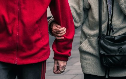 Via al progetto per contrastare l’isolamento degli anziani