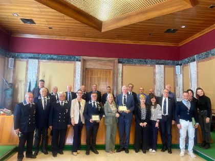 Consegnate in aula consiliare le targhe di ringraziamento per il Monumento ai Marinai d’Italia