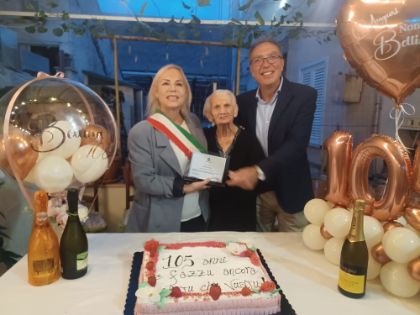 Elisabetta Simonetta festeggia 105 anni, gli auguri del sindaco Celentano 