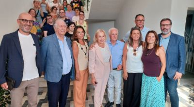 foto di gruppo all'interno dell'ex Albergo Pontino