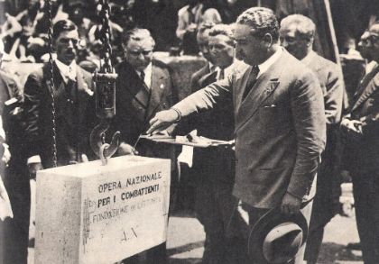Posa della prima pietra della città di Latina, cerimonia del 93° anniversario in piazza del Quadrato Posa della prima pietra della città di Latina, cerimonia del 93° anniversario in piazza del Quadrato