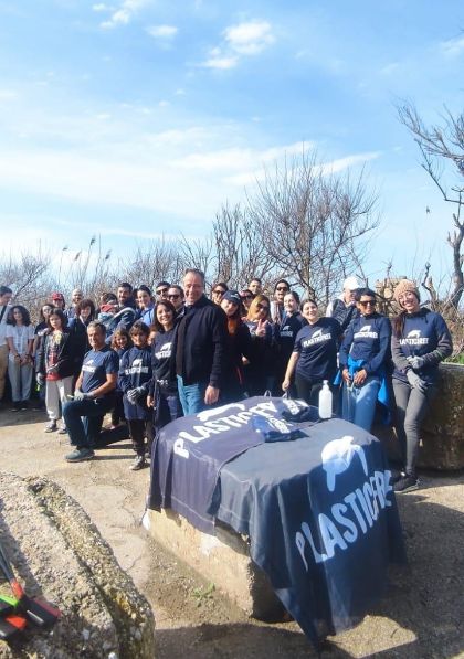 Plastic free, successo per l’iniziativa a ponte Mascarello: raccolti 1.250 kg di rifiuti Plastic free, successo per l’iniziativa a ponte Mascarello: raccolti 1.250 kg di rifiuti
