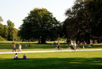 Passeggiata ecologica tra gli alberi secolari nel cuore dell