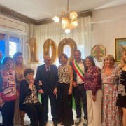 Nicola Castellano, la moglie Giulia  Di Vincenzo, il vicesindaco Massimiliano Carnevale e parenti e amici
