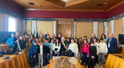 Agora delle ragazze e dei ragazzi